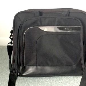 Targus NWOT black laptop Briefcase messenger lightweight - Grad first Job travel